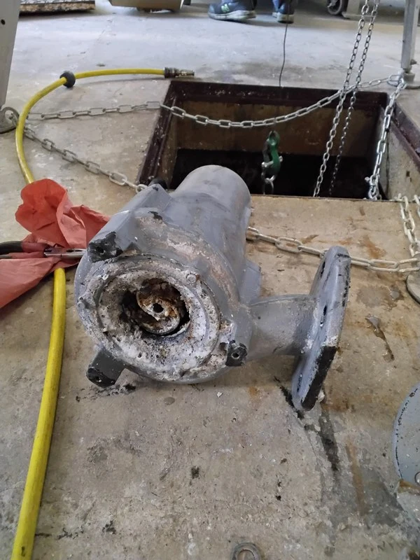 Pompe submersible Flygt NP 3069 installée par Motralec pour Axima, station d'épuration de Gif-sur-Yvette (91)