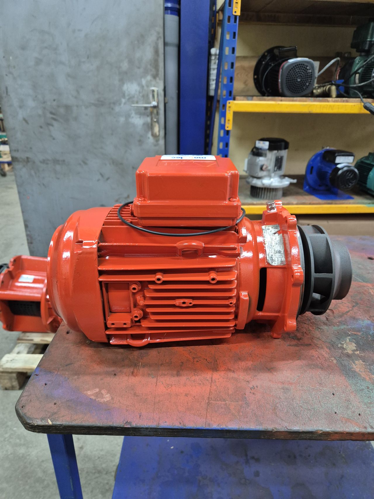 Rénovation d'une pompe industrielle Salmson JRL 408-12.5 en atelier