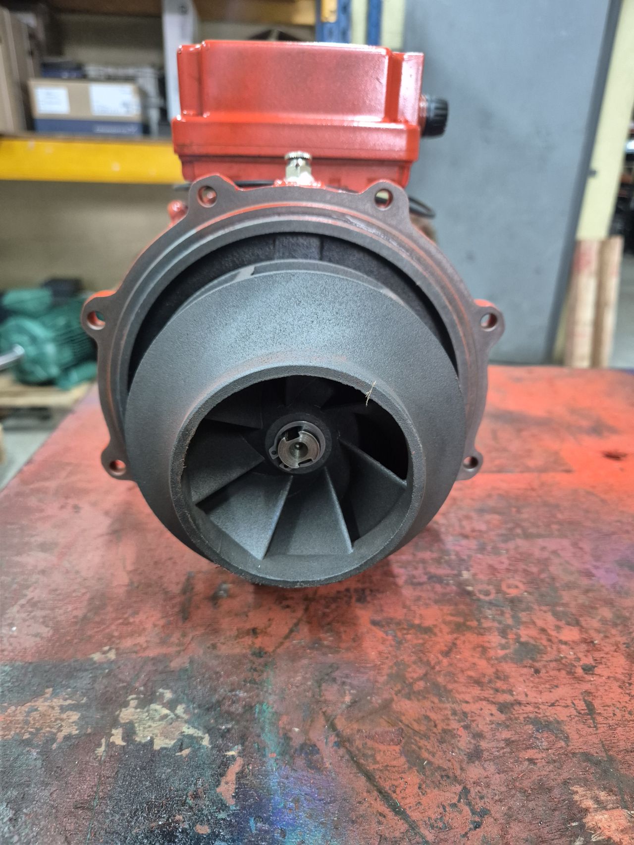 Rénovation d'une pompe industrielle Salmson JRL 408-12.5 en atelier