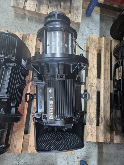 Remise à neuf de 2 pompes GRUNDFOS TPE 80-330/2 : une rénovation industrielle complète par MOTRALEC