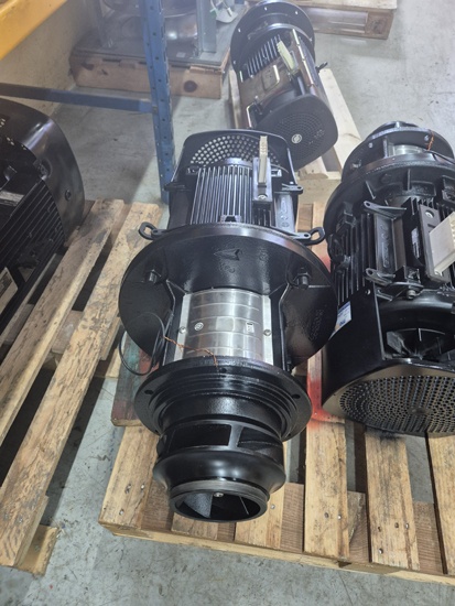 Remise à neuf de 2 pompes GRUNDFOS TPE 80-330/2 : une rénovation industrielle complète par MOTRALEC