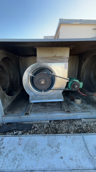 Remise en état d'un caisson Vmc Vim en toiture à Paris