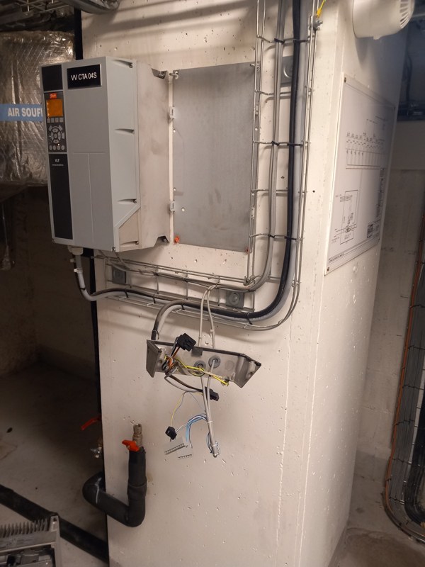 Remplacement d'un variateur Danfoss VLT FC-301 sur une CTA à Paris 6 (75006)