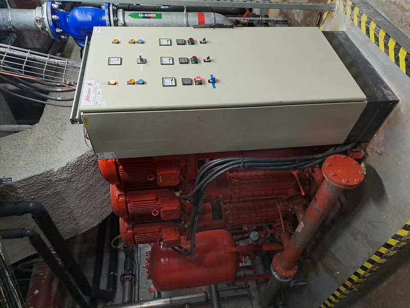 Remplacement d'un surpresseur d'incendie a La Défense (Puteaux, 92800)