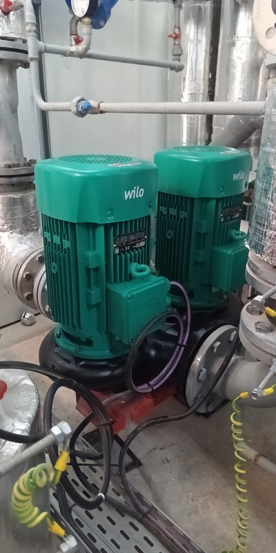 Remplacement d'une pompe Salmson JRL par un groupe double Wilo à Paris 8e (75008)