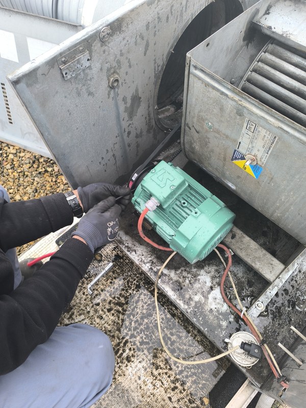 Remise en état d'un caisson de VMC Nicotra à Corbeil-Essonnes (Essonne, 91100)
