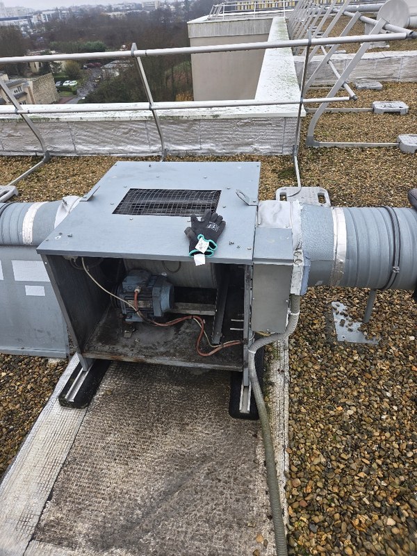 Remise en état d'un caisson de VMC Nicotra à Corbeil-Essonnes (Essonne, 91100)